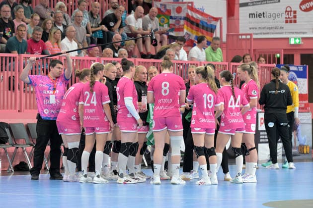 Time Out TusSies TusSies Metzingen vs. Thueringer HC , Handball, Alsco HBF, 04..Ligaspieltag, Saison 2026 2027, 19.09.2026 TusSies Metzingen vs. Thueringer HC , Handball, Alsco HBF, 04..Ligaspieltag, Saison 2026 2027, 19.09.2026 Tuebingen Copyright: xEibner-Pressefotox EP_TBR