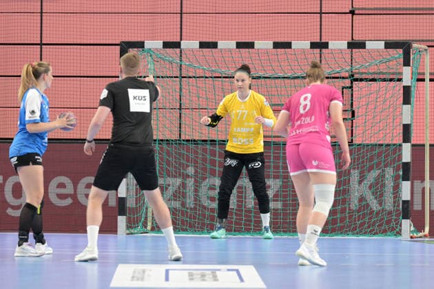 Sara Suba (TusSies Metzingen, 77) im Tor im Zweikampf beim 7 Meter mit Levke Kretschmann (Thueringer HC, 17) TusSies Metzingen vs. Thueringer HC , Handball, Alsco HBF, 04..Ligaspieltag, Saison 2026 2027, 19.09.2026 TusSies Metzingen vs. Thueringer HC , Handball, Alsco HBF, 04..Ligaspieltag, Saison 2026 2027, 19.09.2026 Tuebingen Copyright: xEibner-Pressefotox EP_TBR