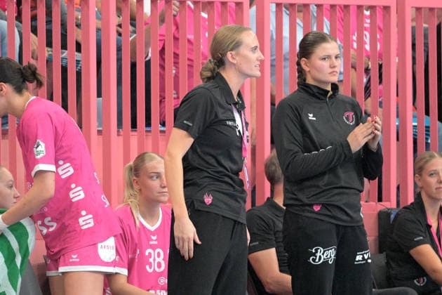 Miriam Hirsch (TusSies Metzingen, Trainerin) TusSies Metzingen vs. Thueringer HC , Handball, Alsco HBF, 04..Ligaspieltag, Saison 2026 2027, 19.09.2026 TusSies Metzingen vs. Thueringer HC , Handball, Alsco HBF, 04..Ligaspieltag, Saison 2026 2027, 19.09.2026 Tuebingen Copyright: xEibner-Pressefotox EP_TBR