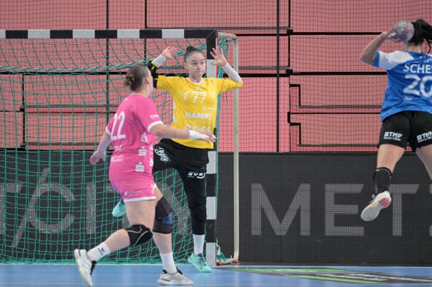 Sara Suba (TusSies Metzingen, 77) im Tor gegen Jana Scheib (Thueringer HC, 20) beim Torwurf TusSies Metzingen vs. Thueringer HC , Handball, Alsco HBF, 04..Ligaspieltag, Saison 2026 2027, 19.09.2026 TusSies Metzingen vs. Thueringer HC , Handball, Alsco HBF, 04..Ligaspieltag, Saison 2026 2027, 19.09.2026 Tuebingen Copyright: xEibner-Pressefotox EP_TBR