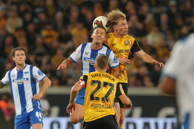 19.09.2026, xtgx, Fussball 2. Bundesliga, SG Dynamo Dresden - Hertha BSC Berlin, v.l. Paul Seguin (Hertha, 30), Vincent Vermeij (Dresden, 9) Zweikampf, Duell, Kampf, tackle (DFL DFB REGULATIONS PROHIBIT ANY USE OF PHOTOGRAPHS as IMAGE SEQUENCES and or QUASI-VIDEO) Dresden