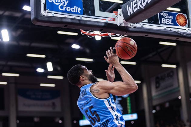 easyCredit Basketball Bundesliga, Telekom Baskets Bonn vs. Veolia Towers Hamburg, 19.09.2026 David Muenkat (Veolia Towers Hamburg 55) beim Dunking -- easyCredit Basketball Bundesliga, Telekom Baskets Bonn vs. Veolia Towers Hamburg, 19.09.2026, Telekom Dome Bonn Copyright: xBEAUTIFULxSPORTS Derixx