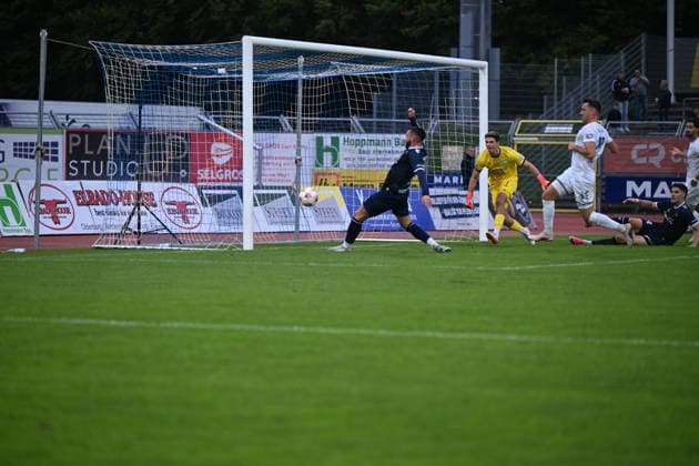 19.09.2026, GER, Fussball, Regionalliga Nord, 10.Spieltag, Saison 2026 2027, Oldenburg, Marschwegstadion, VfB Oldenburg vs SSV Jeddeloh II vorbei Leon DEMAJ ( VfB Oldenburg 10 ) am Ausgleich Oldenburg Marschwegstadion Niedersachsen Deutschland Copyright: xnordphotoxGmbHx xRojahnx