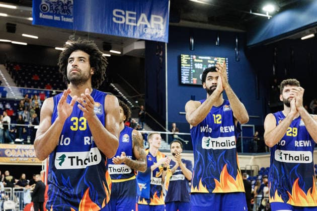 Cameron Krutwig (PHOENIX HAGEN, 25), Tyler Polley (PHOENIX HAGEN, 12) Niederlage in der Wolfshöhle, Rostock Seawolves vs. Phoenix Hagen, Basketball, BBL 2026 2027 easyCredit Basketball Bundesliga, 1. Spieltag, Spielzeit 2026 2027, 19.09.2026 Rostock Seawolves vs. Phoenix Hagen, Basketball, BBL 2026 2027 easyCredit Basketball Bundesliga, 1. Spieltag, Spielzeit 2026 2027, 19.09.2026 Groter Pohl Copyright: xEibner-Pressefoto DenverxEhrlichx EP_DEH