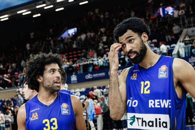Cameron Krutwig (PHOENIX HAGEN, 25), Tyler Polley (PHOENIX HAGEN, 12) Niederlage in der Wolfshöhle, Rostock Seawolves vs. Phoenix Hagen, Basketball, BBL 2026 2027 easyCredit Basketball Bundesliga, 1. Spieltag, Spielzeit 2026 2027, 19.09.2026 Rostock Seawolves vs. Phoenix Hagen, Basketball, BBL 2026 2027 easyCredit Basketball Bundesliga, 1. Spieltag, Spielzeit 2026 2027, 19.09.2026 Groter Pohl Copyright: xEibner-Pressefoto DenverxEhrlichx EP_DEH