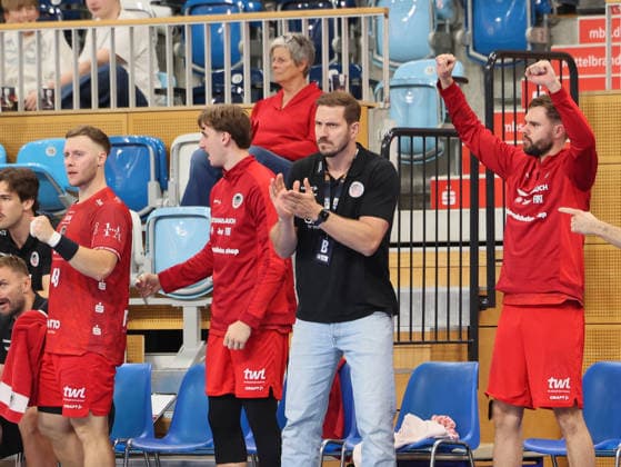 GER HBL2 Saison 2026 2027 VfL Potsdam vs EULEN Ludwigshafen, 19.09.26, MBS Arena, Potsdam Michael HAAS (Eulen Ludwigshafen_Trainer) applaudiert nach gelungener Abwehraktion, an der Seitenlinie, Coaching