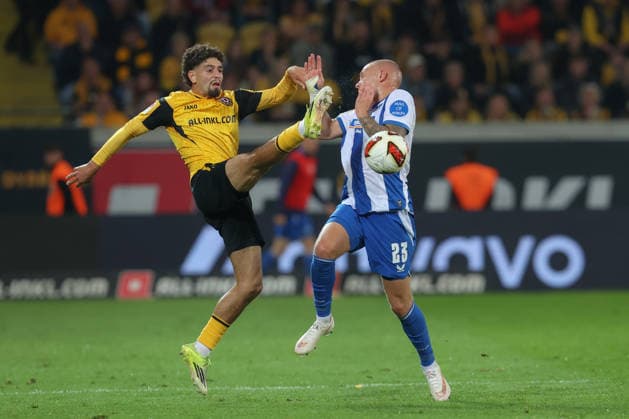 19.09.2026, xtgx, Fussball 2. Bundesliga, SG Dynamo Dresden - Hertha BSC Berlin, v.l. Ben Bobzien (Dresden, 20), Jon Dagur Thorsteinsson (Hertha, 23) Zweikampf, Duell, Kampf, tackle (DFL DFB REGULATIONS PROHIBIT ANY USE OF PHOTOGRAPHS as IMAGE SEQUENCES and or QUASI-VIDEO) Dresden