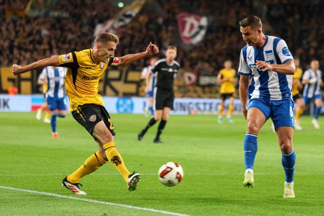 Deutschland: 2. Bundesliga 2026 2027, 7. Spieltag, Dynamo Dresden - Hertha BSC, Rudolf-Harbig-Stadion (Dresden): Niklas Hauptmann (Dynamo Dresden, 27) mit der Flanke Copyright: xLucasxWalterx