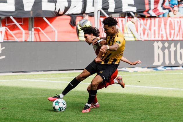 Deutschland: Fussball 3. Liga 2026 - 2027, 7. Spieltag - Alemannia Aachen vs Fortuna Düsseldorf - Tivoli (Aachen): Zweikampf, Kampf um Ball, Duell, Angriff, Tackle Joel da Silva Kiala (Alemannia Aachen, 37) gegen Anas Slimani (Fortuna Düsseldorf, 34) Copyright: xThiemoxRudolphx