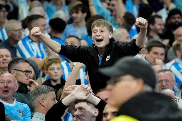 Nottingham Forest FC v Coventry City - Premier League 2026 27 Coventry City fans celebrate after referee Jarred Gillett disallows a goal by Igor Jesus of Nottingham Forest following a referral from video assistant referee Paul Howard during the Premier League match between Nottingham Forest and Coventry City at the City Ground in Nottingham, United Kingdom, on September 19, 2026. Nottingham Nottinghamshire United Kingdom  Copyright: xNewsxImagesx originalFilename:cosgrove-premierl260919_np4xd