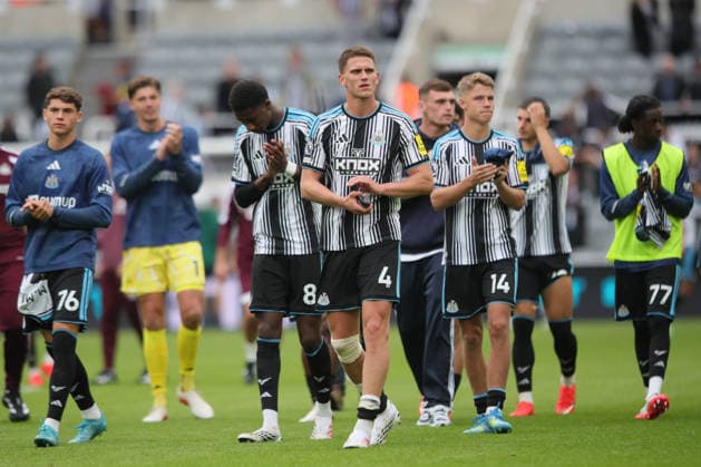 Newcastle United v Hull City, Premier League Sven Botman of Newcastle United applauds fans during the Premier League match between Newcastle United and Hull City at St. James s Park, Newcastle, UK on 19 September 2026. Newcastle St. James s Park Tyne and Wear UK Editorial use only DataCo restrictions apply See www.football-dataco.com , Copyright: xAlunxRobertsx PSI-24902-0106