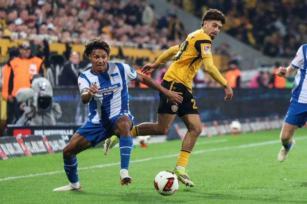 Deutschland: 2. Bundesliga 2026 2027, 7. Spieltag, Dynamo Dresden - Hertha BSC, Rudolf-Harbig-Stadion (Dresden): Oluwaseun Adewumi (Hertha BSC, 19) am Ball Copyright: xLucasxWalterx