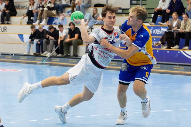 19.09.2026, xovx, Handball, Regionalliga Männer, TV Hüttenberg II - HSG Bretzenheim Wallau Massenheim v.l. Leopold Landenfeld (TV Hüttenberg II), Simon Vormbrock (HSG Breckenheim Wallau Massenheim) Hüttenberg Sportzentrum Hessen Deutschland (DE)