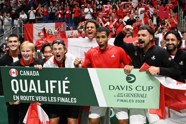 September 19, 2026, Quebec, Pq, Canada: Felix Auger-Aliassime of Canada, centre, celebrates with teammates after winning his match against Arthur Rinderknech of France and winning qualification at the Davis Cup qualifier second round at the Videotron Centre in Quebec City, Saturday, Sept. 19, 2026. Canada News - September 19, 2026  - ZUMAc35_ 20260919_zaf_c35_138 Copyright: xJacquesxBoissinotx