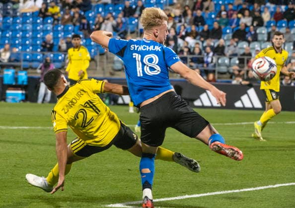 September 19, 2026, Montreal, Qc, Canada: Columbus Crew s Anass Zaroury (21) and CF Montreal s Hennadiy Synchuk (18) vie for the ball during first half MLS, Fussball Herren, USA soccer action in Montreal on Saturday Sept. 19, 2026. Anass Zaroury , Hennadiy Synchuk  - ZUMAc35_ 20260919_zaf_c35_196 Copyright: xPeterxMccabex
