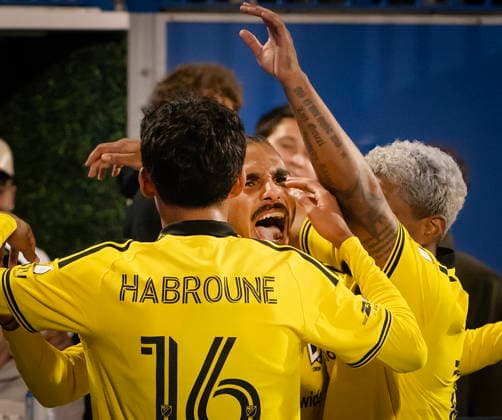 September 19, 2026, Montreal, Qc, Canada: Columbus Crew s Mohamed Farsi (centre) celebrates his goal against the CF Montreal with Taha Habroune (16 ) during second half MLS, Fussball Herren, USA soccer action in Montreal on Saturday, Sept. 19, 2026. Mohamed Farsi , Taha Habroune  - ZUMAc35_ 20260919_zaf_c35_206 Copyright: xPeterxMccabex