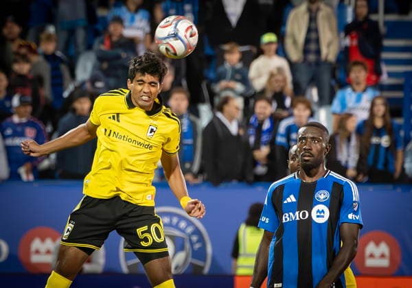 September 19, 2026, Montreal, Qc, Canada: CF Montreal s Prince Owusu (right) looks on as Columbus Crew s Tarun Karumanchi (50) rises up to head the ball during second half MLS, Fussball Herren, USA soccer action in Montreal on Saturday, Sept. 19, 2026. Prince Owusu, Tarun Karumanchi  - ZUMAc35_ 20260919_zaf_c35_219 Copyright: xPeterxMccabex