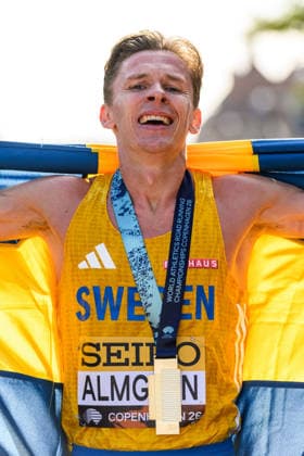 260920 Andreas Almgren of Sweden celebrates after the Copenhagen Half Marathon in the World Athletics Road Running Championships on September 20, 2026 in Copenhagen. Photo: Mathilda Schuler BILDBYRAN kod MA MA1036 friidrott athletics friidrett world athletics road running championships copenhagen half marathon 2026 bbeng half marathon jubel Copyright: MATHILDAxSCHULER BB260920MA041