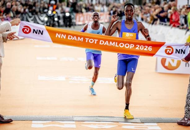 ZAANDAM - Athlete Jamal Kiprono crosses the finish line first at the Dam tot Damloop on the Burcht. Tens of thousands of people participated on the 10-mile (16.1 km) course. ROBIN UTRECHT ANP netherlands out - belgium out Zaandam xVIxxIVx 569370516 originalFilename: 0867329887st.jpg