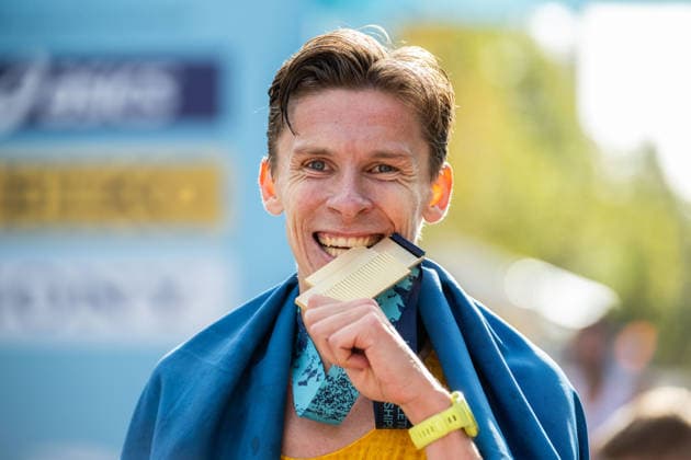 260920 Andreas Almgren of Sweden celebrates after the Copenhagen Half Marathon in the World Athletics Road Running Championships on September 20, 2026 in Copenhagen. Photo: Mathilda Schuler BILDBYRAN kod MA MA1036 friidrott athletics friidrett world athletics road running championships copenhagen half marathon 2026 bbeng half marathon jubel Copyright: MATHILDAxSCHULER BB260920MA054