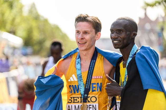 260920 Andreas Almgren of Sweden and Joshua Cheptegei of Uganda after the Copenhagen Half Marathon in the World Athletics Road Running Championships on September 20, 2026 in Copenhagen. Photo: Mathilda Schuler BILDBYRAN kod MA MA1036 friidrott athletics friidrett world athletics road running championships copenhagen half marathon 2026 bbeng half marathon Copyright: MATHILDAxSCHULER BB260920MA062