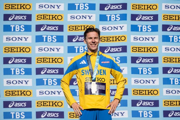 260920 Andreas Almgren of Sweden celebrates on the podium after the Copenhagen Half Marathon in the World Athletics Road Running Championships on September 20, 2026 in Copenhagen. Photo: Mathilda Schuler BILDBYRAN kod MA MA1036 friidrott athletics friidrett world athletics road running championships copenhagen half marathon 2026 bbeng half marathon jubel Copyright: MATHILDAxSCHULER BB260920MA078