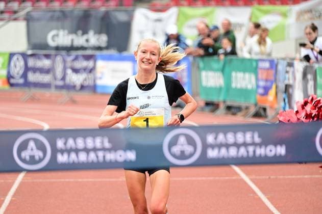 20.09.2026 xkhx Kassel Kassel Marathon 2026 Halbmarathon Männer und Frauen (Gelb Halb-, rot , Marathon, grün Staffel) Nina Reuther im Ziel