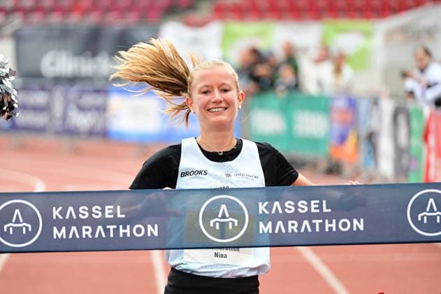 20.09.2026 xkhx Kassel Kassel Marathon 2026 Halbmarathon Männer und Frauen (Gelb Halb-, rot , Marathon, grün Staffel) Nina Reuther im Ziel