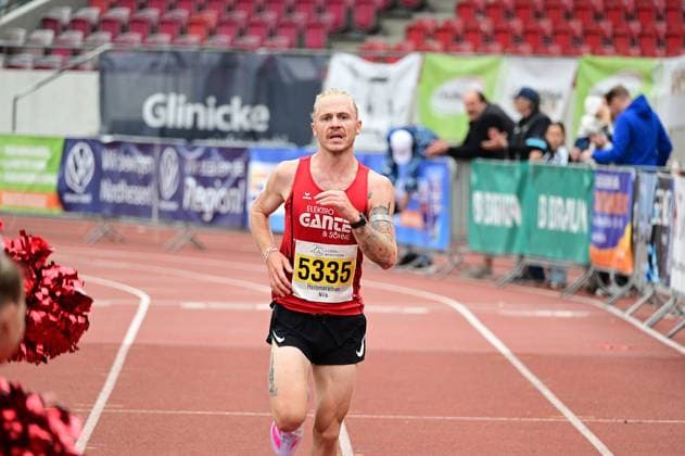 20.09.2026 xkhx Kassel Kassel Marathon 2026 Halbmarathon Männer und Frauen (Gelb Halb-, rot , Marathon, grün Staffel) Nils Wolkonski m Ziel