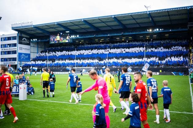 20.09.2026 - Fußball, 2026 2027, 2. Bundesliga, 6. Spieltag, DSC Arminia Bielefeld - 1. FC Heidenheim: Fans (Bielefeld) mit einer Choreografie, Choreographie, Choreo DFL REGULATIONS PROHIBIT ANY USE OF PHOTOGRAPHS AS IMAGE SEQUENCES AND OR QUASI-VIDEO.
