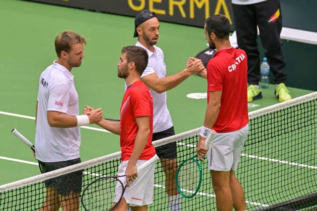 Schlussszene shake hands Kevin Krawietz GER Tim Pütz Puetz GER Nikola Mektic CRO Mate Pavic CRO 20.09.2026 ¢ Tennis ¢ Davis Cup Qualifiers 2. Runde ¢ Deutschland vs Kroatien , heristo-arena, Halle (Westfalen), NRW Germany