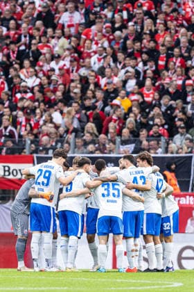 3.Liga 7. Spieltag: Rot-Weiss Essen - Hansa Rostock; 20.09.2026 Hansa Rostock im Teamkreis bis zum Spielbeginn. 3.Liga 7. Spieltag: Rot-Weiss Essen - Hansa Rostock; Stadion an der Hafenstraße, Essen; 20.09.2026 DFL regulations prohibit any use of photographs as image sequences and or quasi video. Copyright: xBEAUTIFULxSPORTS Buriakovx
