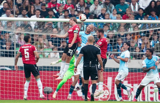 Deutschland: Fussball 2.Bundesliga 2026 2027, 6. Spieltag - Hannover 96 vs VfL Bochum - Heinz von Heiden Arena Stadion (Hannover): Tor zum Stefan Teitur ÃžorÃ°arson Stefan Teitur Thordarson (Hannover 96, 23) Copyright: xAymanxAlahmedx