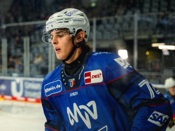20.09.2026, xwppx, Eishockey Penny DEL, Adler Mannheim - Eisbären Berlin v.l. Lennard Nieleck (Adler Mannheim)