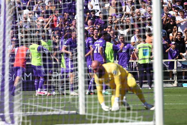 September 20, 2026, Florence, Italy: Fiorentina s defender Alex Jimenez celebrates with teammates after scoring the 1-1 goal equalize during the Italian serie A soccer match ACF Fiorentina vs SSC Napoli at Artemio Franchi Stadium in Florence, Italy, 20 September 2026.ANSA CLAUDIO GIOVANNINI. ACF Fiorentina Vs SSC Napoli  - ZUMAa110 20260920_zaf_a110_027 Copyright: xClaudioxGiovanninix