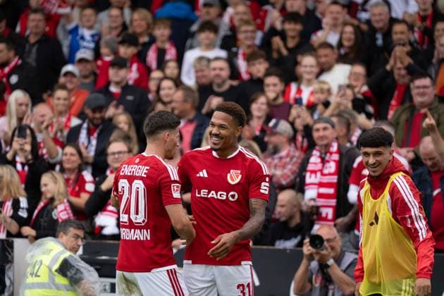 20.09.2026: Fußball: Energie Cottbus - FC St. Pauli, 6. Spieltag der 2. Bundesliga im LEAG Energie Stadion Torjubel Justin Butler (Energie Cottbus, 31) nach seinem Tor zum 1:0 für Energie Cottbus. WICHTIGER HINWEIS: Gemäß den Vorgaben der DFL und des DFB ist es untersagt, in dem Stadion und oder vom Spiel angefertigte Fotoaufnahmen in Form von Sequenzbildern und oder videoähnlichen Fotostrecken zu verwerten bzw. verwerten zu lassen. Copyright: xJamesxZabelx
