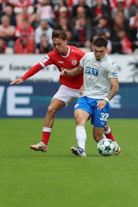 Essen, Deutschland 20. September 2026: 3. Liga - 2026 2027 - Sp. 7 - Rot-Weiss Essen gegen FC Hansa Rostock Im Bild: v. li. im Zweikampf Marvin Obuz (RWE) und Niklas Kölle Koelle (FCH) DFB DFL regulations prohibit any use of photographs as image sequences and or quasi-video Stadion an der Hafenstraße Nordrhein Westfalen Copyright: xFotostandx xFWMEDIAx