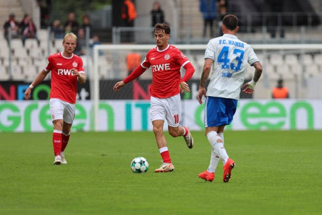 Essen, Deutschland 20. September 2026: 3. Liga - 2026 2027 - Sp. 7 - Rot-Weiss Essen gegen FC Hansa Rostock Im Bild: Marvin Obuz (RWE) am Ball. DFB DFL regulations prohibit any use of photographs as image sequences and or quasi-video Stadion an der Hafenstraße Nordrhein Westfalen Copyright: xFotostandx xFWMEDIAx