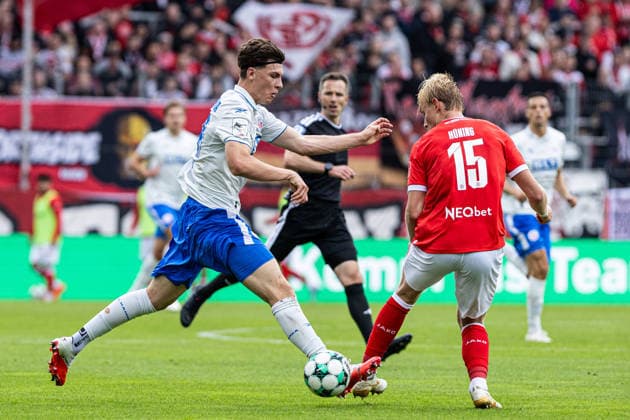 3.Liga 7. Spieltag: Rot-Weiss Essen - Hansa Rostock; 20.09.2026 Peter Kiedl (Hansa Rostock, 29), Ben Hüning (Rot-Weiss Essen, 15) 3.Liga 7. Spieltag: Rot-Weiss Essen - Hansa Rostock; Stadion an der Hafenstraße, Essen; 20.09.2026 DFL regulations prohibit any use of photographs as image sequences and or quasi video. Copyright: xBEAUTIFULxSPORTS Buriakovx