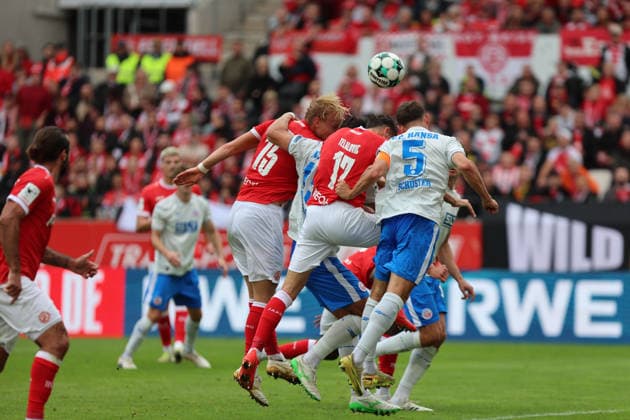 Essen, Deutschland 20. September 2026: 3. Liga - 2026 2027 - Sp. 7 - Rot-Weiss Essen gegen FC Hansa Rostock Im Bild: v. li. im Zweikampf Nick Bätzner Baetzner (RWE), Semir Telalovic (RWE) und Marco Schuster (FCH) DFB DFL regulations prohibit any use of photographs as image sequences and or quasi-video Stadion an der Hafenstraße Nordrhein Westfalen Copyright: xFotostandx xFWMEDIAx