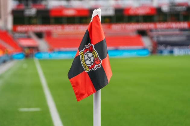20.09.2026, xjmrgnx, Fussball 1.Bundesliga, Bayer 04 Leverkusen - RB Leipzig v.l. Eckfahne mit Bayer 04 Leverkusen Wappen (DFL DFB REGULATIONS PROHIBIT ANY USE OF PHOTOGRAPHS as IMAGE SEQUENCES and or QUASI-VIDEO) Leverkusen