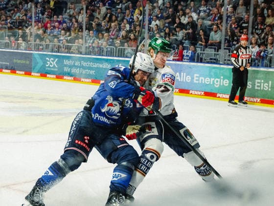 20.09.2026, xwppx, Eishockey Penny DEL, Adler Mannheim - Eisbären Berlin v.l. Nicolas Mattinen (Adler Mannheim), Eric Hördler (Eisbären Berlin)