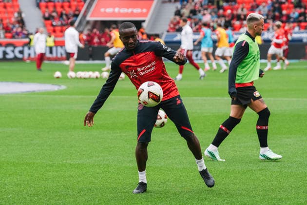 20.09.2026, xjmrgnx, Fussball 1.Bundesliga, Bayer 04 Leverkusen - RB Leipzig v.l. Moussa Diaby (19, Leverkusen) während dem Aufwärmen mit Blick auf den Ball (DFL DFB REGULATIONS PROHIBIT ANY USE OF PHOTOGRAPHS as IMAGE SEQUENCES and or QUASI-VIDEO) Leverkusen