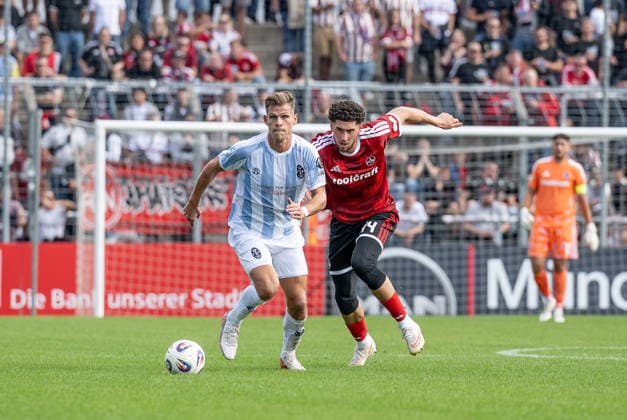 Kampf um den Ball Zweikampf zwischen Florian Niederlechner (TSV 1860 Muenchen, 07) und Khalid Abu El Haija (1. FC Nuernberg II U23, 44) GER, TSV 1860 Muenchen vs. 1. FC Nuernberg II U23, Fussball, Regionalliga Bayern, 10. Spieltag, Saison 2026 2027, 20.09.2026. (DFL DFB REGULATIONS PROHIBIT ANY USE OF PHOTOGRAPHS as IMAGE SEQUENCES and or QUASI-VIDEO). Foto: HMB Media Heike Feiner Copyright: HMBxMedia HeikexFeiner