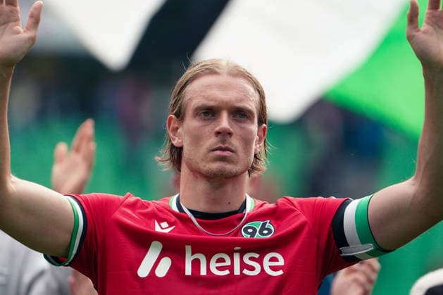 Deutschland: Fussball 2.Bundesliga 2026 2027, 6. Spieltag - Hannover 96 vs VfL Bochum - Heinz von Heiden Arena Stadion (Hannover): Geste, Gestik, Emotion Stefan Teitur ÃžorÃ°arson Stefan Teitur Thordarson (Hannover 96, 23) Copyright: xAymanxAlahmedx