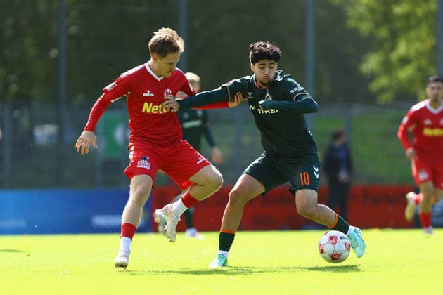 32 Luca Palzer (FC Eintracht Norderstedt), 10 Darwin Soylu (SV Werder Bremen U23) Fußball I Herren I Regionalliga Nord I Saison 2026-2027 I 10. Spieltag I FC Eintracht Norderstedt - SV Werder Bremen U23 I 20.09.2026 I Edmund-Plambeck-Stadion