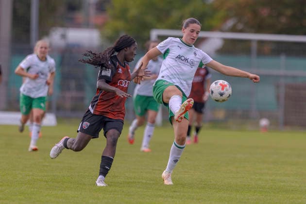 Ingolstadt, Deutschland 20. September 2026: 2. BL Frauen - 2026 2027 - Sp. 7 - FC Ingolstadt 04 gegen Borussia Mönchengladbach Im Bild: v. li. im Zweikampf Maresa Arici (BMG) und Shatra Namutebi(FCI) DFL DFB regulations prohibit any use of photographs as image sequences and or quasi-video ESV-Stadion Bayern Copyright: xFotostandx xSchäferx
