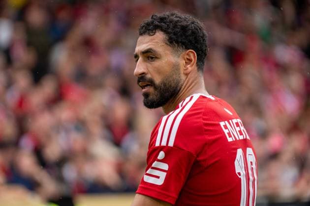 20.09.2026: Fußball: Energie Cottbus - FC St. Pauli, 6. Spieltag der 2. Bundesliga im LEAG Energie Stadion Tolcay Cigerci (Energie Cottbus, 10) WICHTIGER HINWEIS: Gemäß den Vorgaben der DFL und des DFB ist es untersagt, in dem Stadion und oder vom Spiel angefertigte Fotoaufnahmen in Form von Sequenzbildern und oder videoähnlichen Fotostrecken zu verwerten bzw. verwerten zu lassen. Copyright: xJamesxZabelx