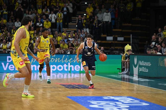 20.09.2026, GER, Basketball, Bundesliga 1.Spieltag, Saison 2026 2027, Oldenburg, EWE Arena, EWE Baskets Oldenburg vs Syntainics MBC am Ball Vuk RADOJICIC ( Syntainics MBC 4 ) Oldenburg EWE Arena Niedersachsen Deutschland Copyright: xnordphotoxGmbHx xRojahnx