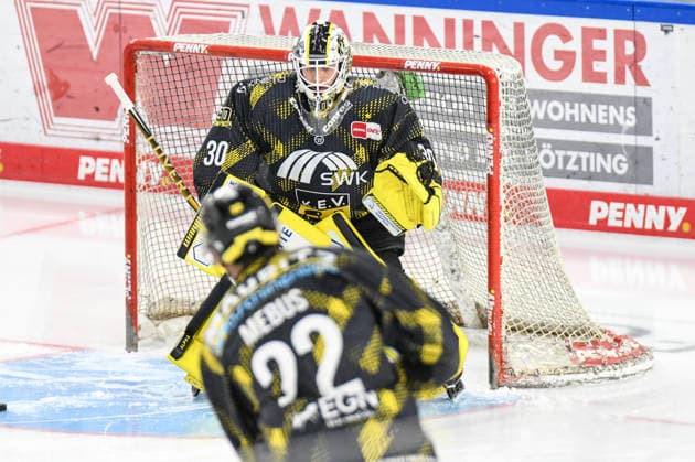 Straubing Tigers vs. Krefeld Pinguine, Eishockey, Deutsche Eishockey Liga, Penny DEL, 1.Spieltag, Saison 2026 2027, 23.09.2026 Julius Schulte (Krefeld Pinguine), Eishockey Herren, Deutsche Eishockey Liga, Penny DEL, 1.Spieltag, Saison 2026 2027 am 20.09.2026 im Eisstadion am Pulverturm, Straubing Tigers (blau) gegen Krefeld Pinguine (weiss)